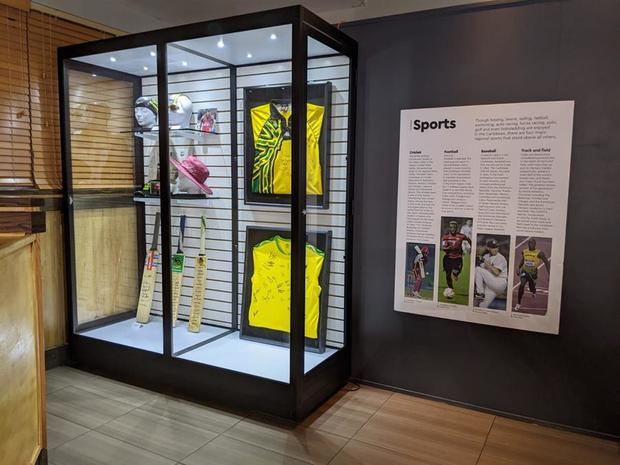 Fotografía cedida por el Museo Island SPACE Caribbean donde se muestra el apartado dedicado al deporte en su sede situada en la ciudad de Plantation, al norte de Miami, Florida.