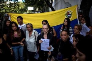 Autoridades venezolanas entierran a Óscar Pérez en cementerio cerrado
 