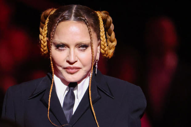 El aspecto irreconocible de Madonna en los Grammy genera sorpresa y una lluvia de memes