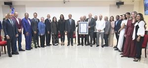 Senado de la República reconoce al comunicador Jochy Santos por sus 50 años de trayectoria.