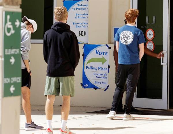 Vista de un centro de votación en la Universidad de Miami, este 3 de noviembre de 2020. 