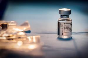 La vacuna de Pfizer tiene protección reducida contra la variante sudafricana