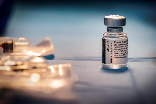 La vacuna de Pfizer tiene protección reducida contra la variante sudafricana.