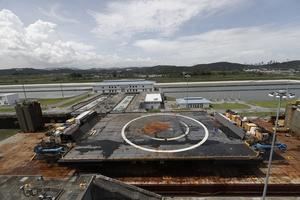 Plataforma marí­tima de SpaceX cruza el Canal de Panamá con ruta al Pací­fico