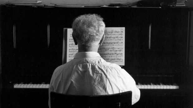 Arthur Rubinstein toca Brahms.