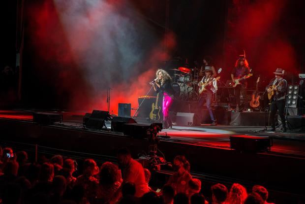 La cantante y compositora Rosario, durante su actuación este miércoles en el Festival Starlite Marbella, en Málaga, en el que ha participado desde su primera edición.
