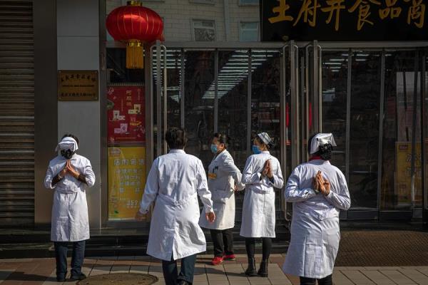 La Comisión Nacional de Salud de China elevó el número de muertos por el coronavirus causante de la neumonía de Wuhan a 908 entre los 40.171 contagiados. 
