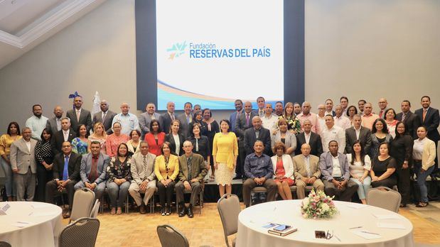 Encuentro anual de la Fundación Reservas del País, encabezado por su presidenta ejecutiva, Rosa Rita Álvarez, con las 54 instituciones de intermediación financiera solidaria beneficiadas por la institución.