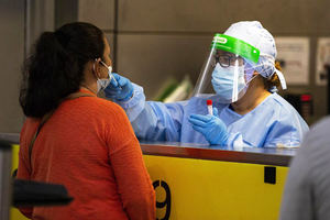 Los CDC eliminan el test y la cuarentena para los viajeros en EE.UU. que hayan sido vacunados