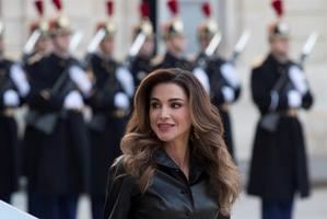 Rania de Jordania cumple 50 a&#241;os a la vanguardia de la moda y el activismo