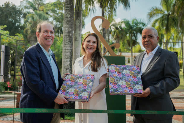 Felipe Vicini, presidente ejecutivo de INICIA, Carolina Mejía, alcaldesa del DN y Pedro Nolasco, director del Jardín Botánico Nacional