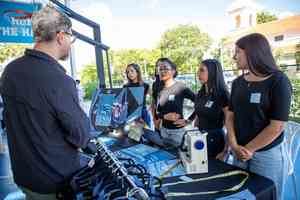 Los estudiantes contaron con la participación de padres de familia y emprendedores invitados.