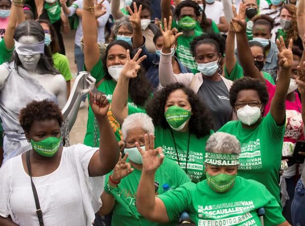Dominicanas vuelven a reclamar a legisladores la despenalización del aborto