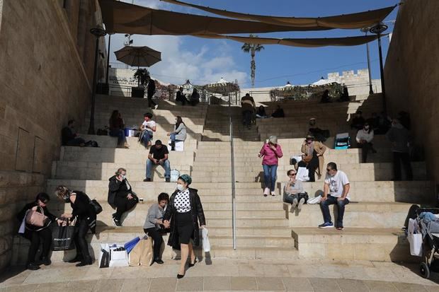 Sanidad israelí pide a los hospitales prepararse para empezar a vacunar en enero.