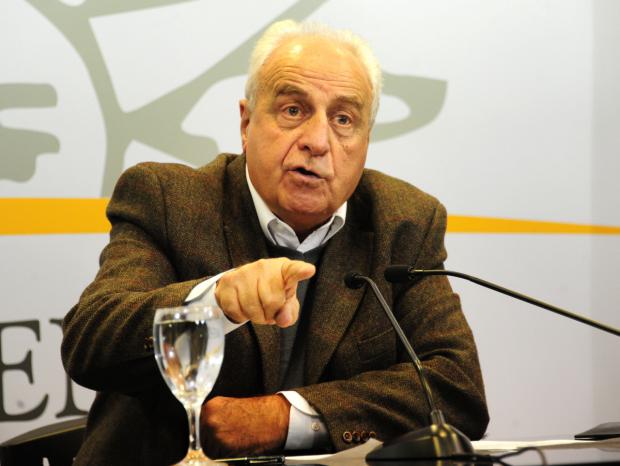 Ministro de Transporte y Obras Públicas de Uruguay, Víctor Rossi .