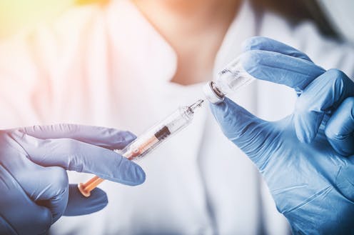 Las empresas de EE.UU. empiezan a exigir la vacuna a sus trabajadores.