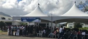 Cientos de personas acuden a feria de empleos de Zona Franca Puerto Plata 