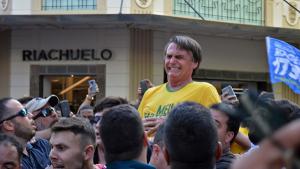 El ataque a Bolsonaro y el veto a Lula radicalizan las elecciones en Brasil