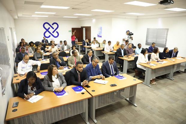 Fiscales y procuradores de cortes de apelación titulares de procuradurías fiscales y procuradurías regionales de diferentes departamentos judiciales del país que participaron en el taller “Rol del Ministerio Público en la implementación de las nuevas leyes electorales”.