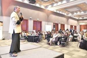 Flavio Acuña diserta inmobiliaria.