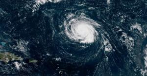 Tormenta Isaac se mantiene con fuerza sobre el Atlántico central