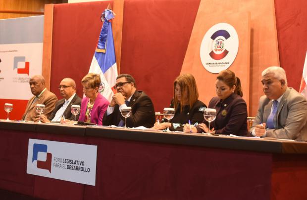 Las exigencias se hicieron durante el Foro Legislativo para el Desarrollo 