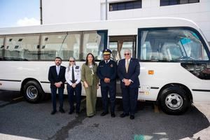 Banreservas dona minibús al Cuerpo de Bomberos