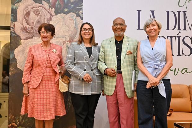 Emelda Ramos Taveras, directora de la biblioteca del Museo Hermanas Mirabal y representante de la Fundación de las Mariposas; Gladialisa Pereyra, gerente de Cultura del Centro Cultural Banreservas Santiago; Abil Peralta Agüero, consultor cultural; y Guadalupe Casasnovas, curadora y museógrafa.