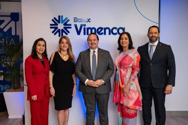 Ana Julissa Cerda, Christie Pou, Flaudia Martínez y Roque Del Guidice.