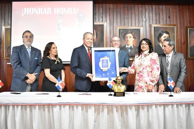Directivos duartiano reconocen a Juan Marichal.