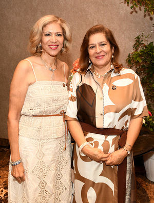 Giselle Méndez Saba y Silvia Vela.