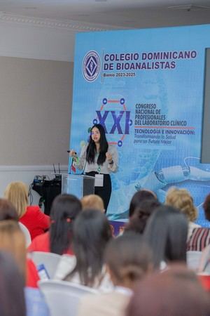 La expositora mexicana Katia Carrillo Velázquez, durante su disertación.