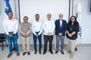 Leonardo Reyes Madera, director de la ONESVIE, Max Puig, vicepresidente ejecutivo del CNCCMDL junto a los expertos del CDRI.
