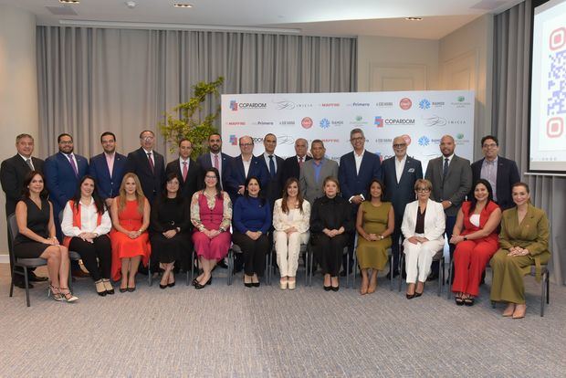 Integrantes de la nueva junta directiva de la Copardom para el período 2025-2027.