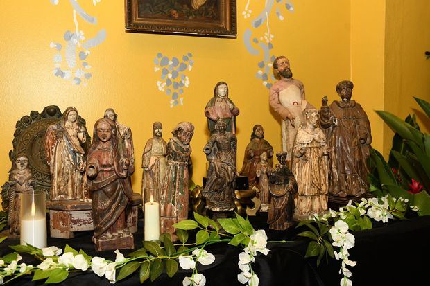 Parte de muestras de la colección de Santos en arte sacro de la artista Patricia Reid.