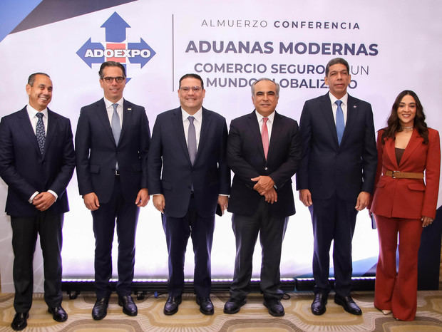 Sadala Khoury, César Dargam, Eduardo Sanz Lovatón, Ceso Juan Marranzini, Karel Castillo y Roselyn Amaro Bergés.