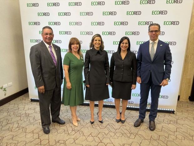 Wenceslao Soto, secretario consejo directivo; Kathia Mejía, directora ejecutiva; Rosalba Ramos, fiscal Distrito Nacional; Christy Luciano, presidenta interina Ecored, César Dargam, vicepresidente Conep.