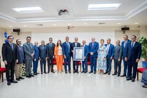 Senado reconoce trayectoria del poeta y escritor José Mármol.
