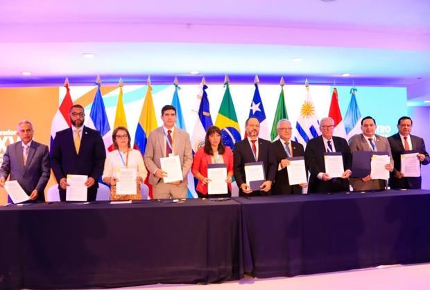 RD y El Salvador firman acuerdo aduanero