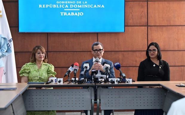 Ministerio de Trabajo y sector privado formalizan acuerdo para fomentar inserción laboral de personas en situación de vulnerabilidad.