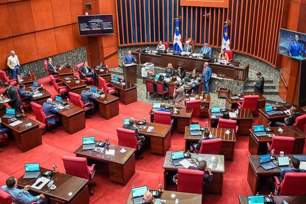 El Senado de la República Dominicana escuchó a Milton Morrison, director del INTRANT,