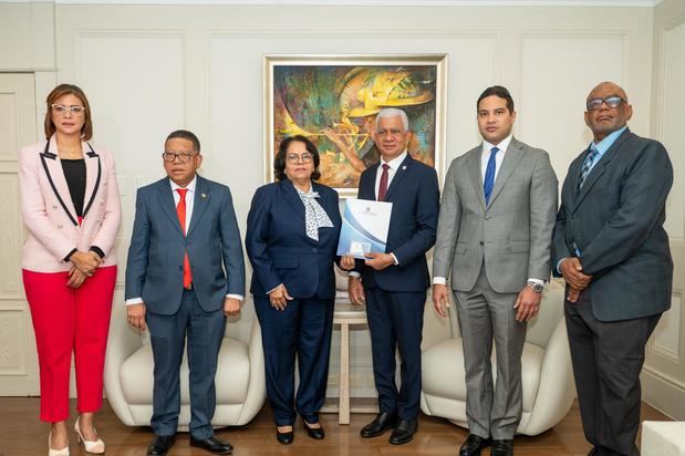 Emma Polanco destaca la transparencia en el informe de inversión de recursos del Estado.