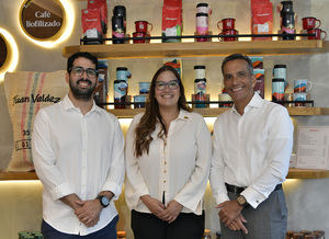 Carlos Meléndez, Tatiana Núñez, y Juan Pumarol