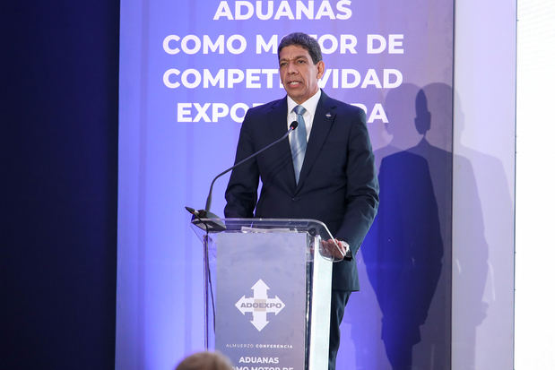 El presidente de Adoexpo, Karel Castillo, se dirige a los presentes.