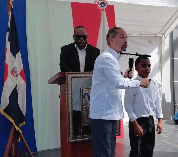 Juan Pablo Uribe en el discurso de rigor.