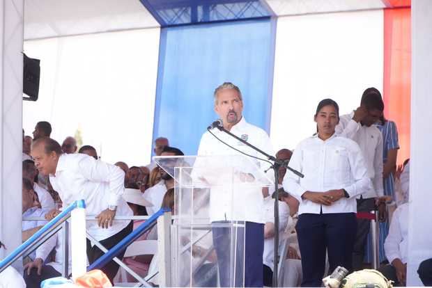 Juan Pablo Uribe se dirige a los presentes.