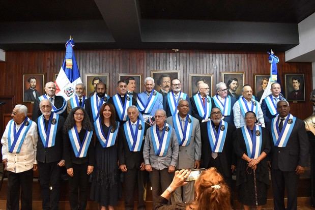Los nuevos miembros de honor del Instituto Duartiano.