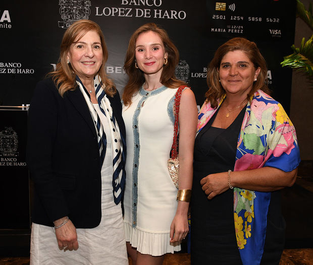 Margarita Rodríguez Copello, María Medina y Elena de Pérez.