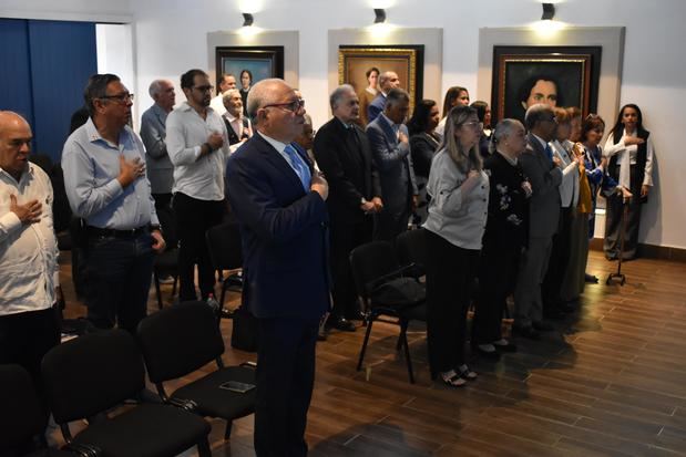 Miembros del Instituto Duartiano en la asamblea.