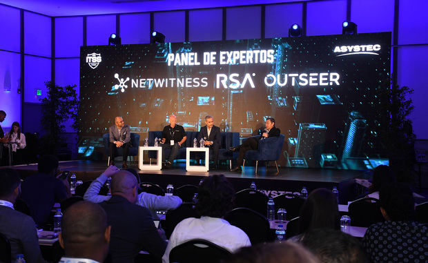 Panel con Eduardo Altamirano, Dave Glover, Juan Huaman y Mite Nishio / Foto: cortesía 